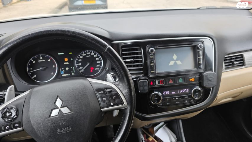 מיצובישי אאוטלנדר