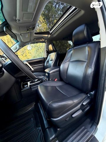 טויוטה לנד קרוזר