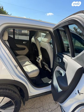 וולוו XC40