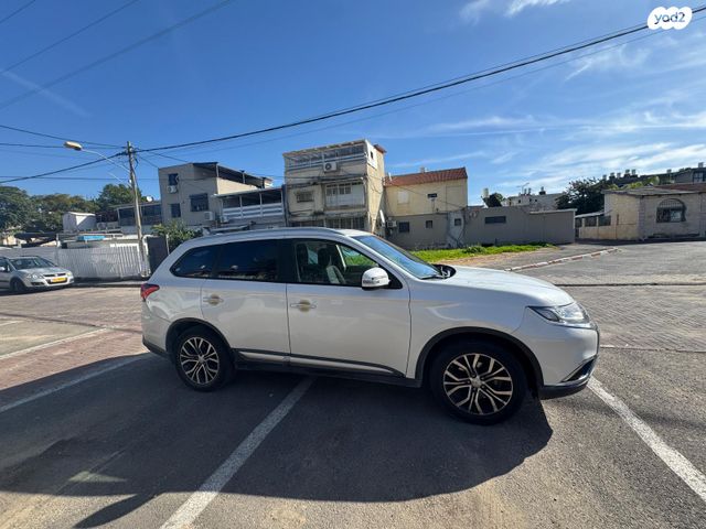 מיצובישי אאוטלנדר