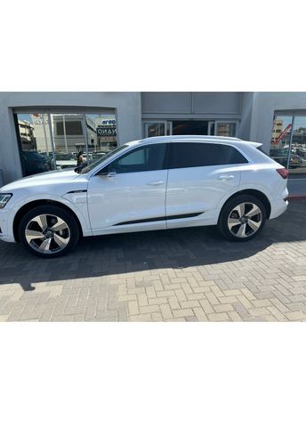 מודעת רכב אאודי E-tron