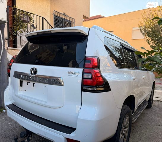 טויוטה לנד קרוזר