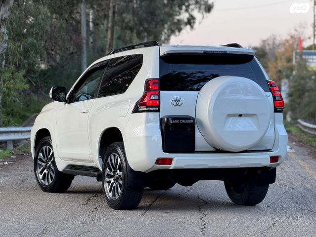 טויוטה לנד קרוזר