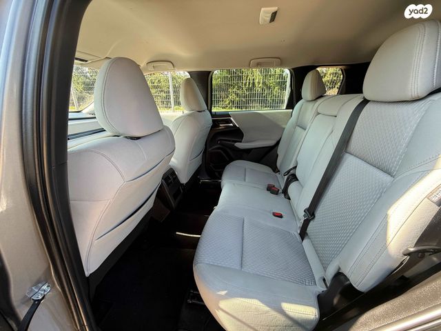 מיצובישי אאוטלנדר