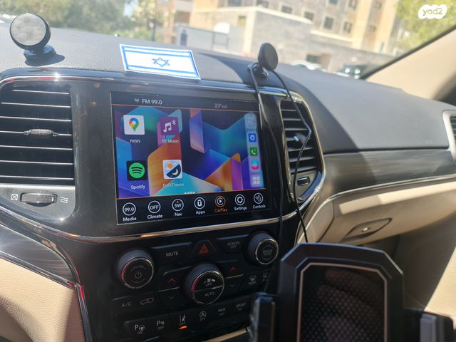 מודעת רכב ג'יפ גרנד צ'ירוקי