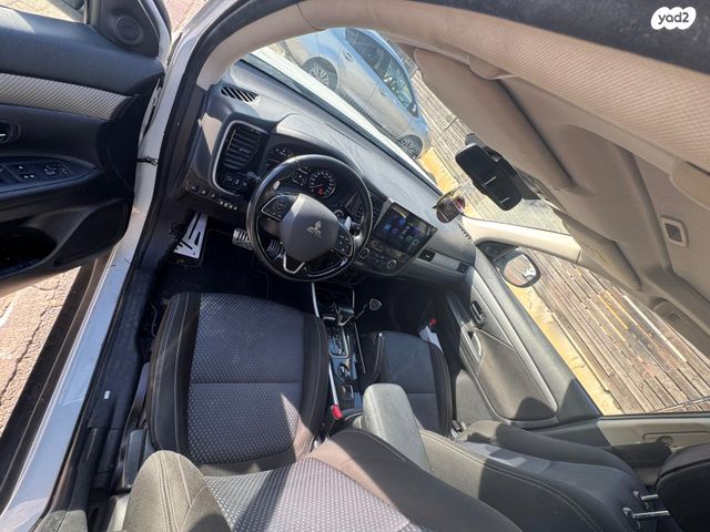 מיצובישי אאוטלנדר