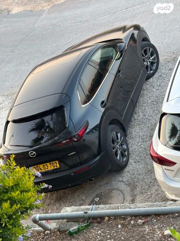 מודעת רכב מאזדה CX-30