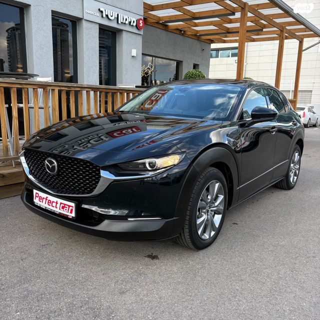 מודעת רכב מאזדה CX-30