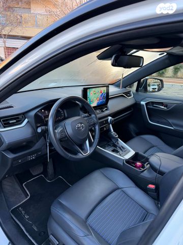 טויוטה RAV4