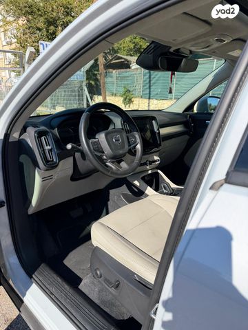 וולוו XC40