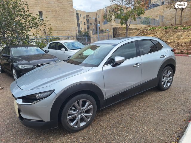 מודעת רכב מאזדה CX-30