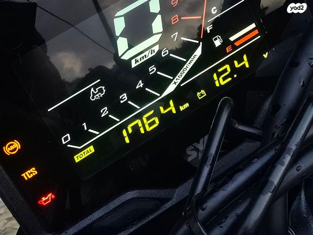 מודעת רכב סאן יאנג ADX400