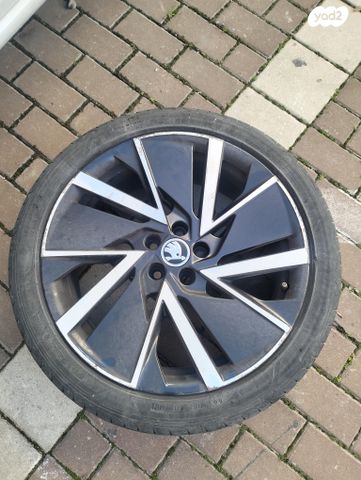 feedItemObj.data.row_1