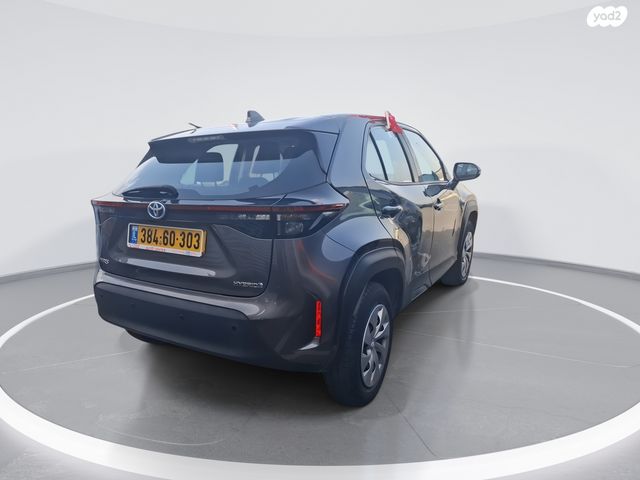 טויוטה יאריס קרוס