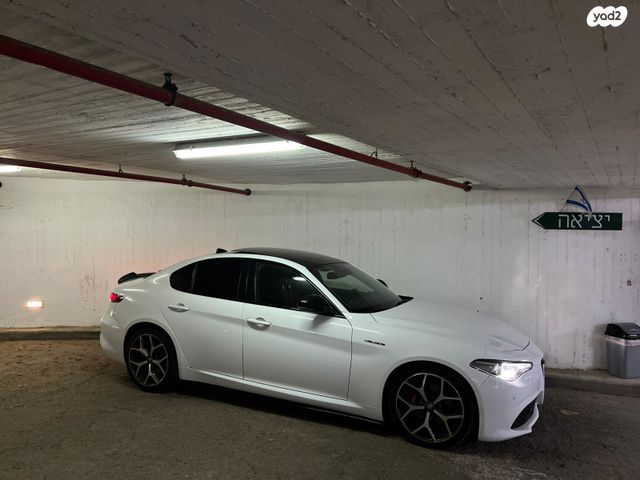 מודעת רכב אלפא רומיאו ג'וליה