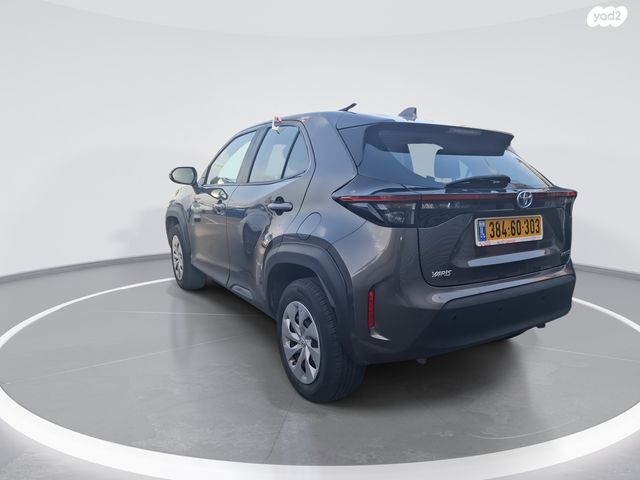 טויוטה יאריס קרוס