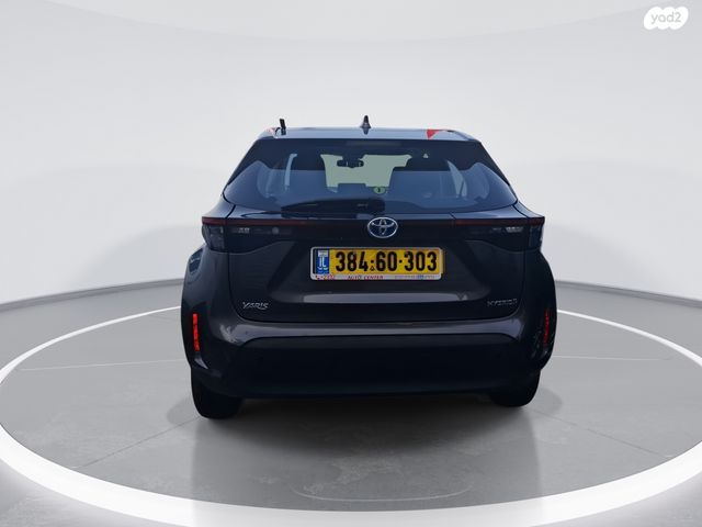 טויוטה יאריס קרוס