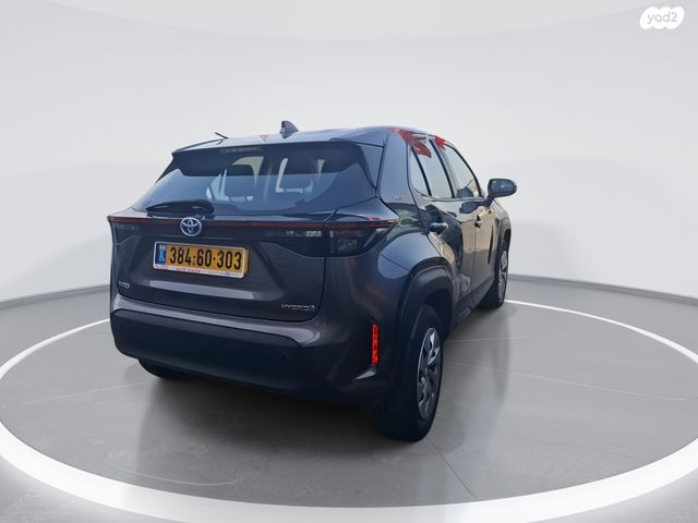 טויוטה יאריס קרוס