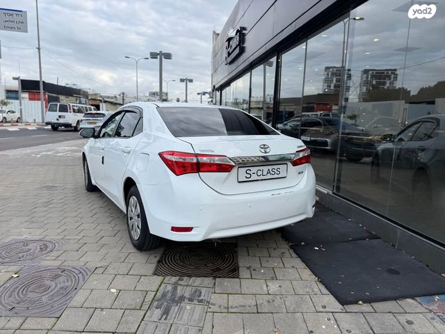 טויוטה קורולה