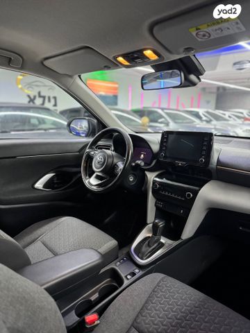 טויוטה יאריס קרוס