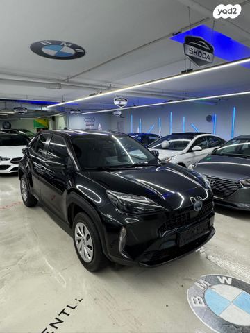 טויוטה יאריס קרוס