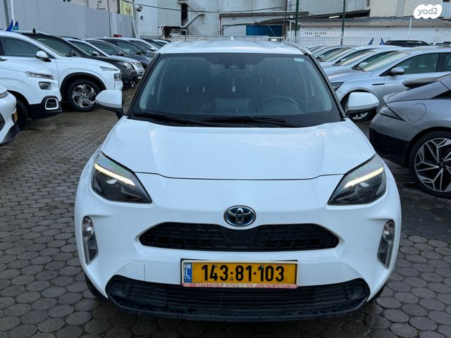 טויוטה יאריס קרוס