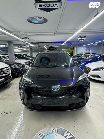 טויוטה יאריס קרוס