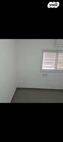 שדרות יגאל אלון 111