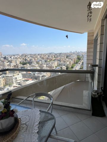 דירה, יגאל ידין 8, קרית אילון, חולון