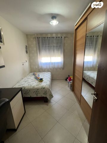 דירה, יגאל ידין 8, קרית אילון, חולון