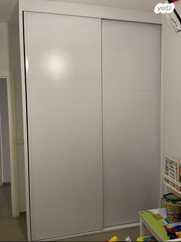 דירה, כרמל 17, אחוזת הנשיא, רחובות