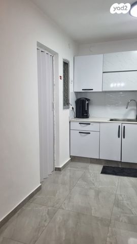 ח.מ. שפירא 17