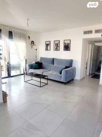 שרה אהרונסון 3