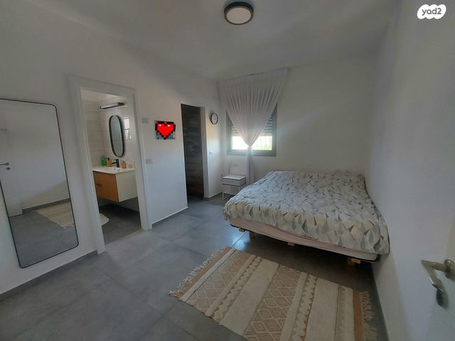 דירה, השלושה 2, מכב"י, יהוד מונוסון