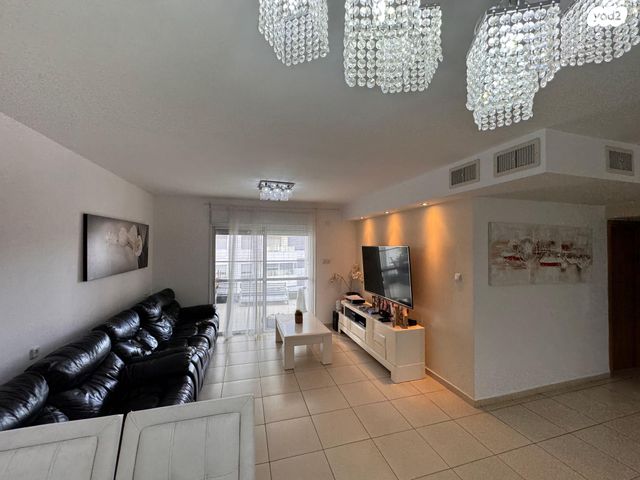 דירה, שדרות אלכסנדר 10, ניסן, חדרה