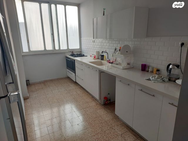 סמטת הדרור 24