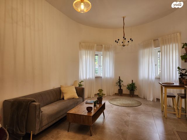 דירת גן, רחל אמנו 29, קטמון הישנה, ירושלים