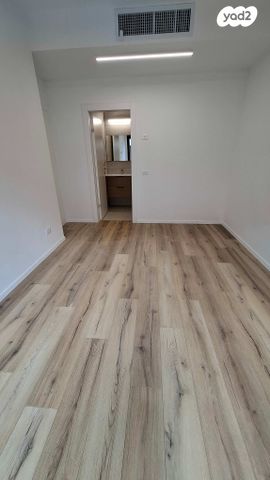 דירה, הדסים 30, המייסדים, הוד השרון