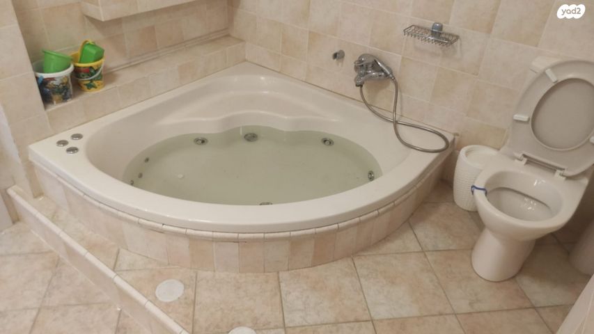 גג/ פנטהאוז, הכנסת 49, שטח 9, גבעתיים