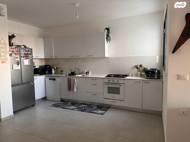 שושנת העמקים 1