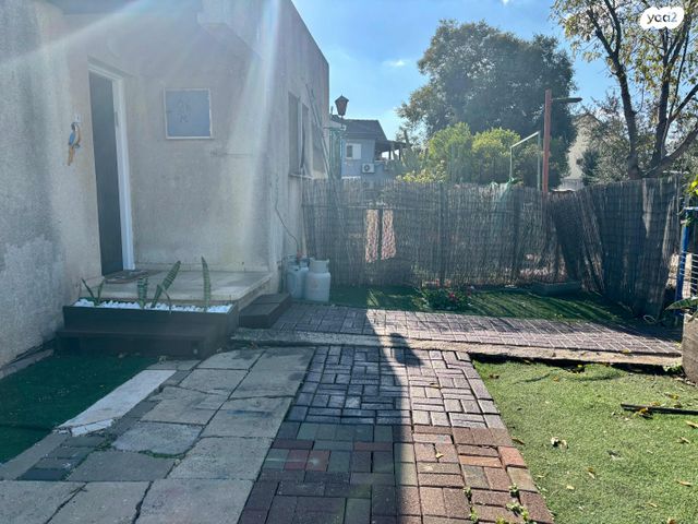 דו משפחתי, שימרון 26, אפק, קצרין