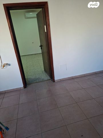 יחידת דיור, אבן גבירול 16, קרית שז"ר, רעננה