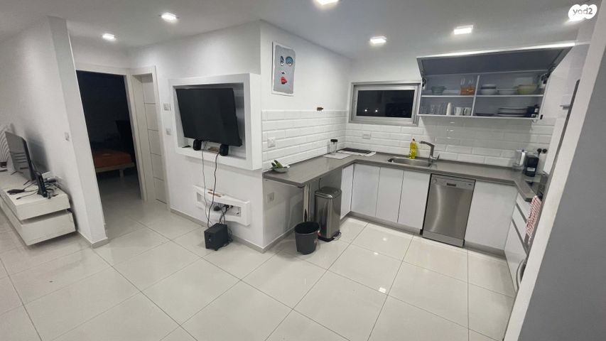 דירה, אלברט קיוסו 5, צהלון, שיכוני חסכון, תל אביב יפו