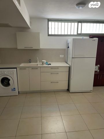 מרתף/ פרטר, ארתור רובינשטיין 5, כצנלסון, ראשון לציון