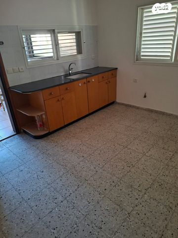 יחידת דיור, אבן גבירול 16, קרית שז"ר, רעננה