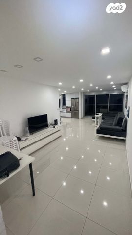 דירה, אלברט קיוסו 5, צהלון, שיכוני חסכון, תל אביב יפו