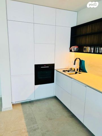 דירה, דרך מנחם בגין 158, מונטיפיורי, הרכבת, תל אביב יפו