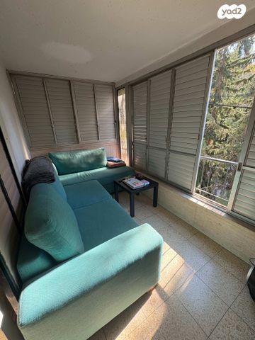 דירה, שדרת הגיבורים 5, שכונת בן גוריון, מרכז העיר ג', רמת גן