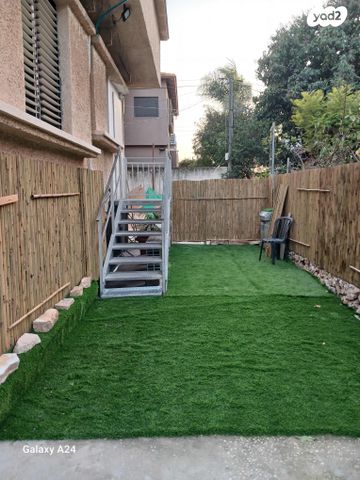 אהרון חג'ג' 18