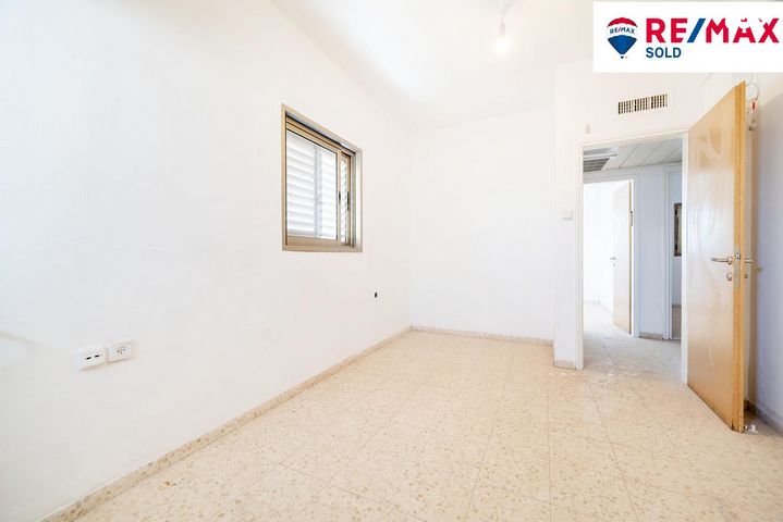 גג/ פנטהאוז, אהרון כצנלסון 12, נווה גן, פתח תקווה